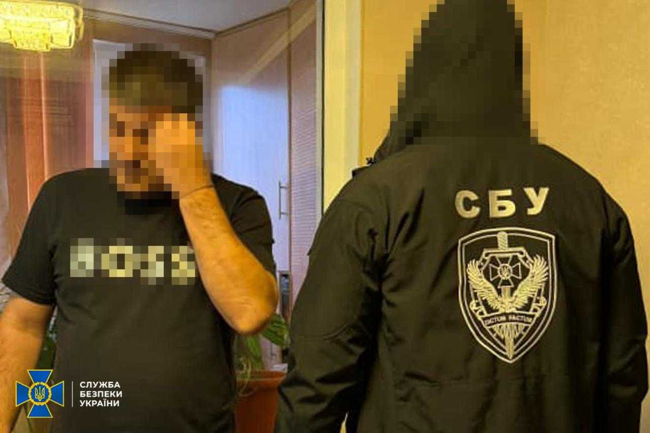 Хабарі від 10 до 15 тис. доларів: правоохоронці затримали ще 8 організаторів схем для ухилянтів