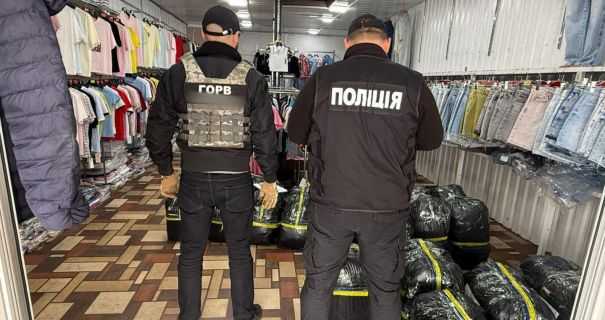 В Одесі гуманітарку, яку мали роздати людям, продавали на ринку