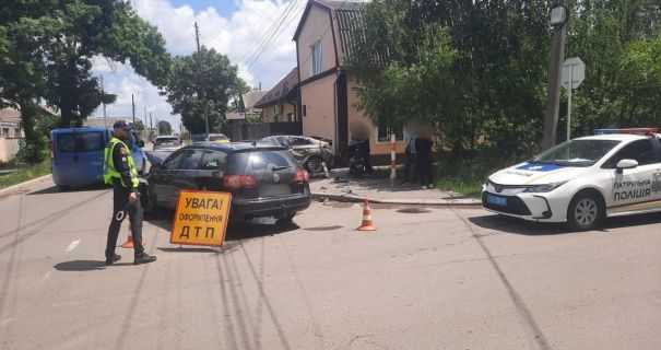 ДТП на Одещині: автомобіль влетів у дітей на тротуарі, троє постраждалих