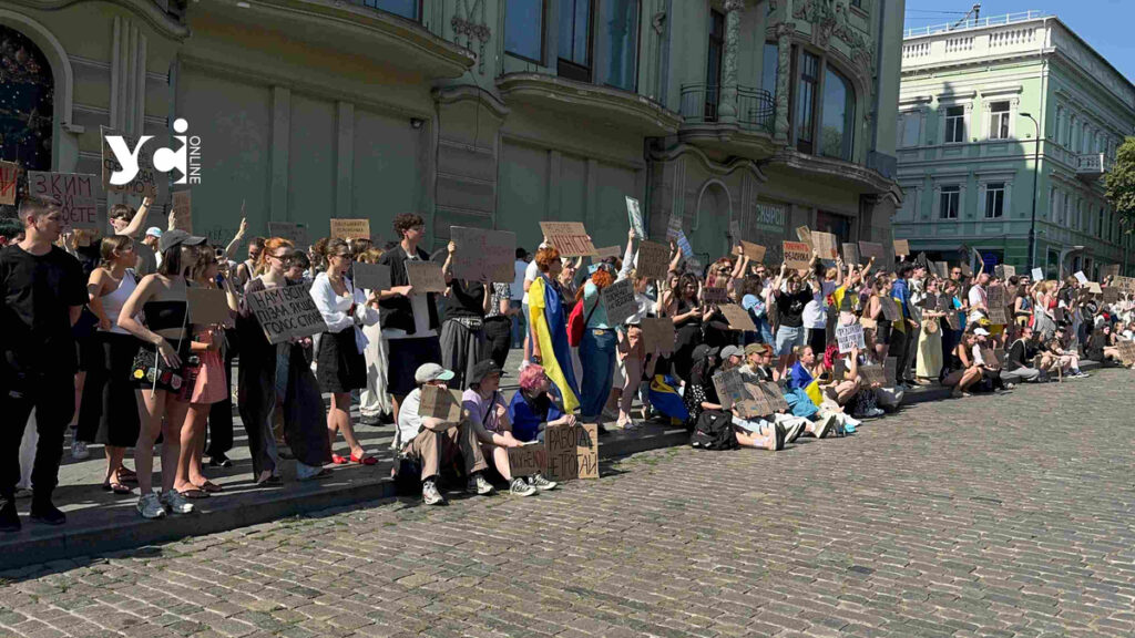 На Дерибасівській: Одеса висловила підтримку міністру оборони Федорову.
