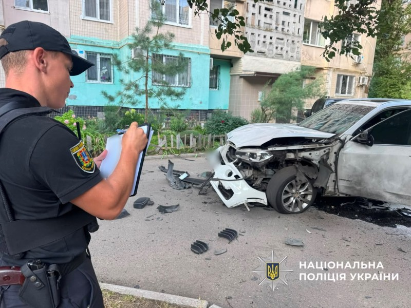 Одеса: Вибух позашляховика, постраждав водій. Поліція на місці
**В Одесі вибухнув