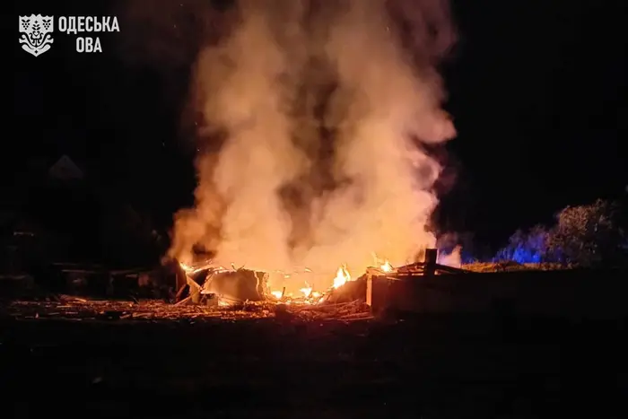 Одещина під вогнем: РФ вдарила дронами та ракетами, постраждали жінка і дитина.