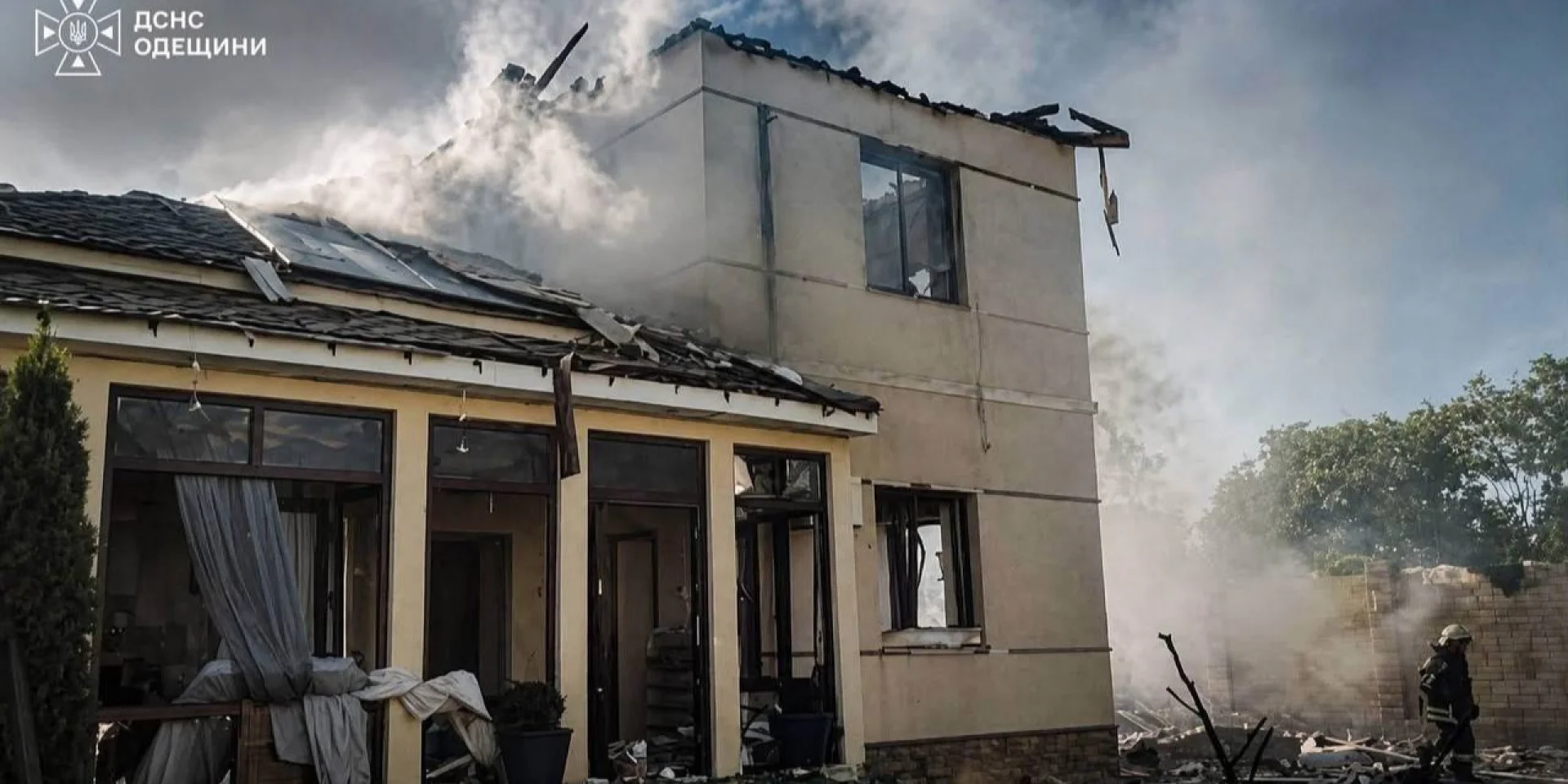 Одещина під вогнем: РФ вдарила повторно, є діти серед поранених.