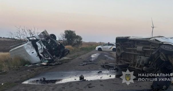 Жахлива ДТП на трасі Одещини: фура знищила два мікроавтобуси. Троє загиблих, семеро травмовані.