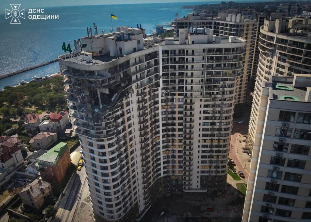 Одеса: рятувальники завершили роботи у 25-поверхівці, двоє загиблих