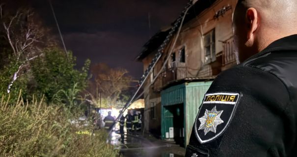Одеса: Вибух у житловому будинку спричинив масштабну пожежу