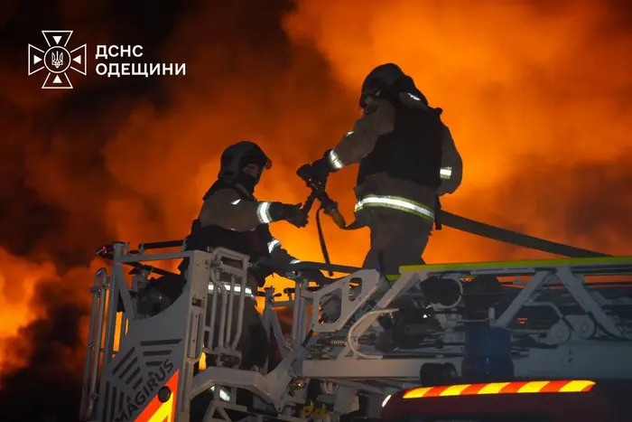Одещина палає: масштабні пожежі на складах після російських обстрілів