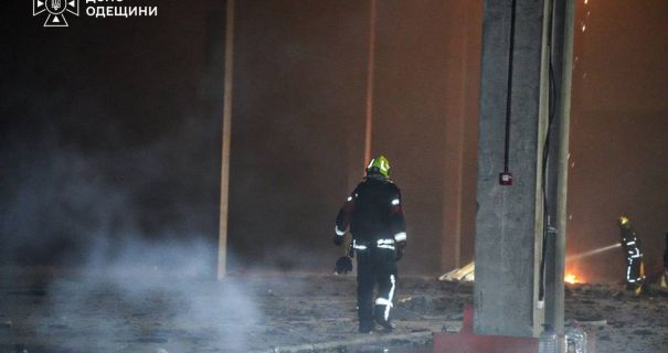 Одещина під ударом: ворог атакував порт, логістику та житлові будинки