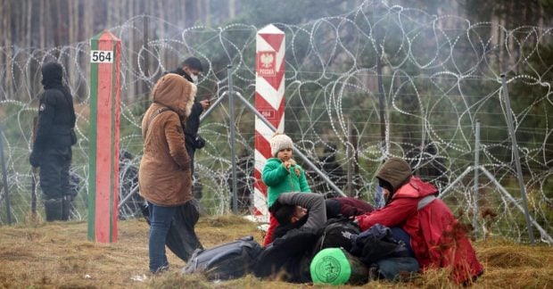 NYT розкрив схему: Росія та Білорусь перетворили мігрантів на зброю проти ЄС