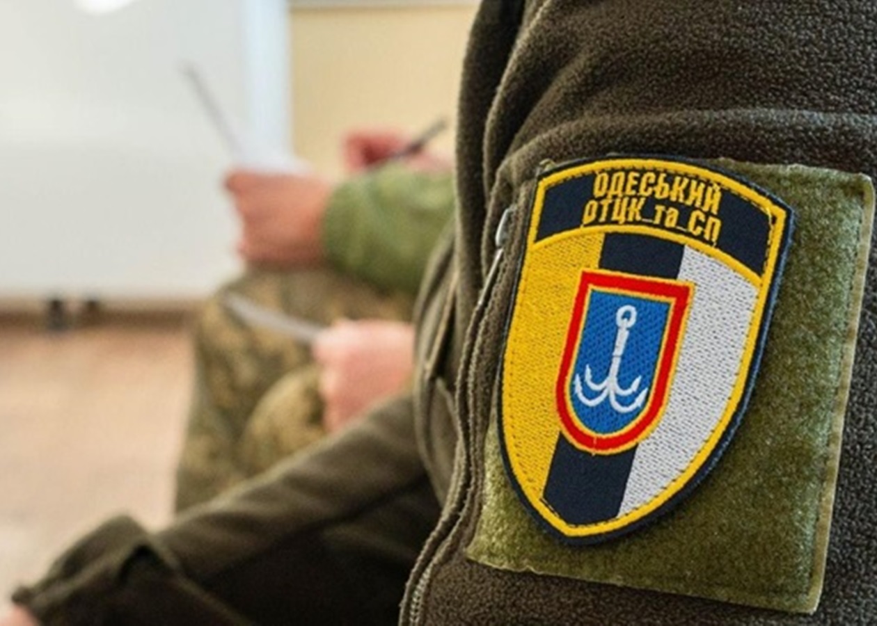 Одеса: Каміння полетіло у вікна ТЦК