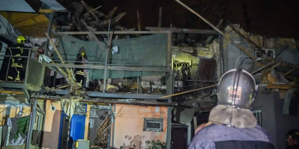 Одесу обстріляно вночі: російські ракети пошкодили житловий будинок