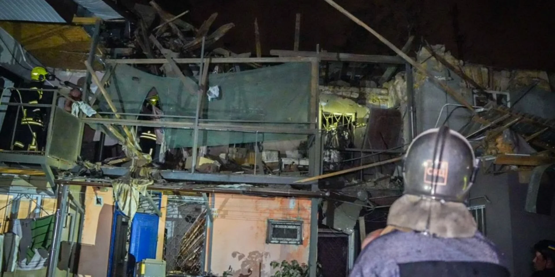 Одесу обстріляно вночі: російські ракети пошкодили житловий будинок