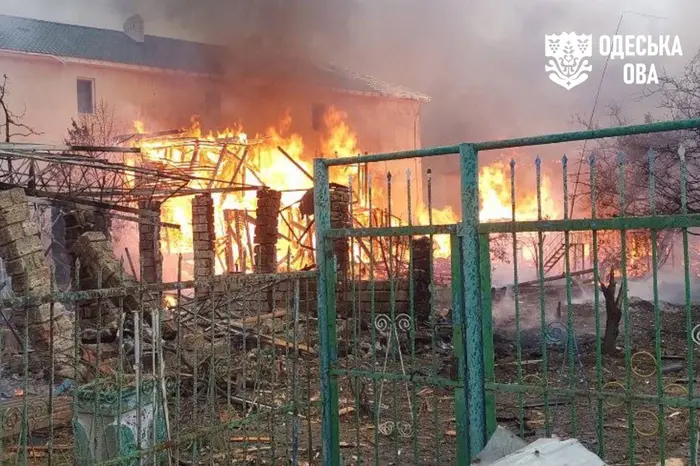 Росіяни атакували Одещину: палають бази відпочинку, троє поранених