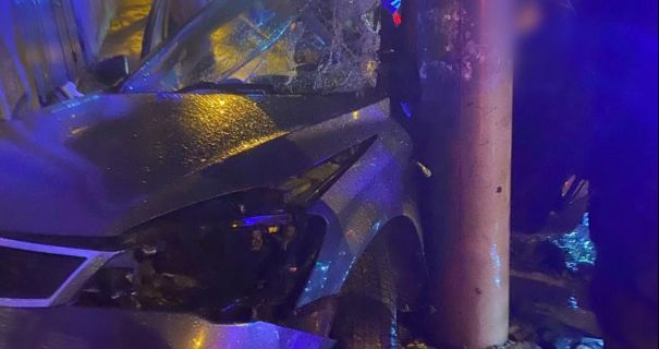 В Одесі автозіткнення зі стовпом: одна людина загинула, двоє травмовані
